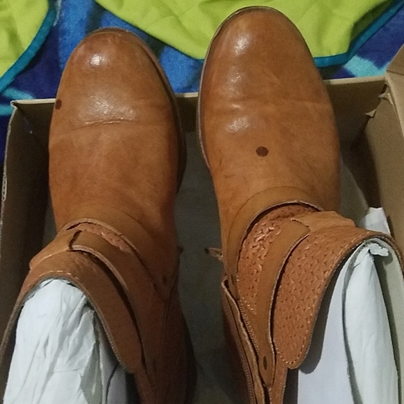 Ankle booties..SAND IS THE COLPR - Picture 4 of 8